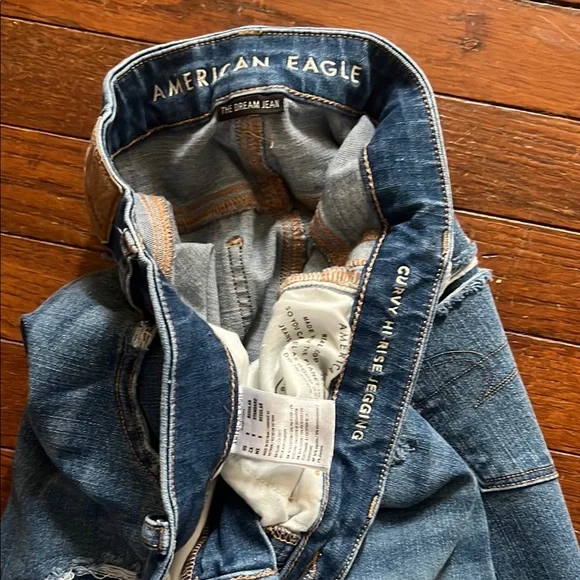 American Eagle Outfitters The Dream Curvy Hi-Rise Jegging - Picture 3 of 3